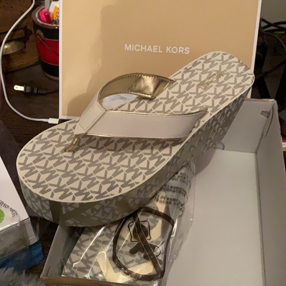 Mk sandals